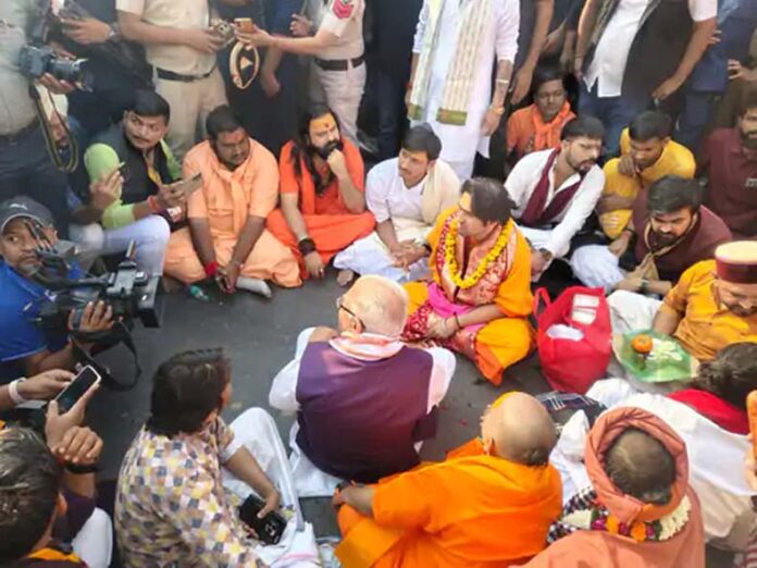 Sanatan Ekta Padyatra: फरीदाबाद पहुंची बागेश्वर धाम प्रमुख धीरेंद्र कृष्ण शास्त्री की सनातन एकता पदयात्रा Sanatan Ekta Padyatra: फरीदाबाद पहुंची बागेश्वर धाम प्रमुख धीरेंद्र कृष्ण शास्त्री की सनातन एकता पदयात्रा