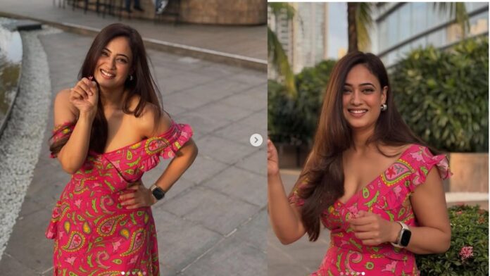 Shweta Tiwari Off-Shoulder Dress: ऑफ-शोल्डर ड्रेस में श्वेता तिवारी का क्लासी अंदाज, फैंस बोले—क्या बात है!