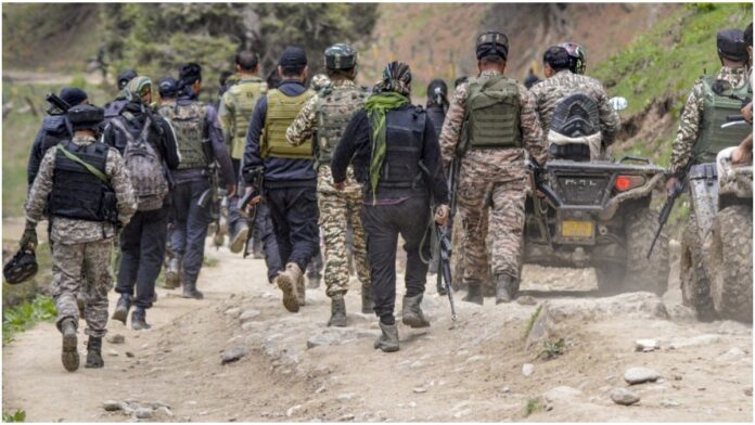 Terrorism: कश्मीर में फंदा कसा तो बदल गया खेल… अब पाकिस्तान-बांग्लादेश में चल रही आतंकी भर्ती Terrorism: कश्मीर में फंदा कसा तो बदल गया खेल… अब पाकिस्तान-बांग्लादेश में चल रही आतंकी भर्ती