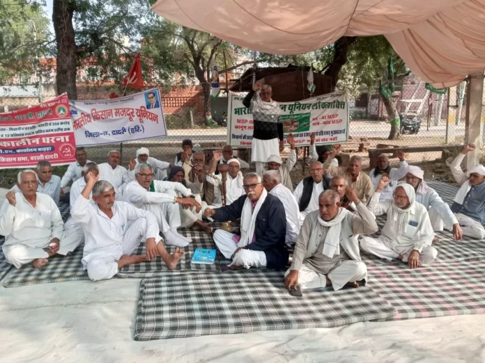 The protest at the subdivision office continues for the 125th day. The protest at the subdivision office continues for the 125th day.