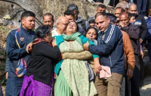 Wing Commander Namnash Syal का सैन्य सम्मान एक साथ किया अंतिम संस्कार, पत्नी अफशां भी विंग कमांडर आखों से झलक रहा था गर्व और गम