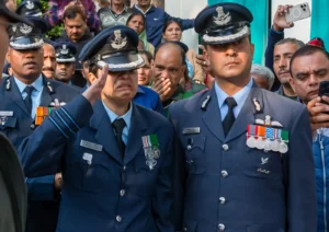 Wing Commander Namnash Syal का सैन्य सम्मान एक साथ किया अंतिम संस्कार, पत्नी अफशां भी विंग कमांडर आखों से झलक रहा था गर्व और गम