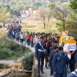 Wing Commander Namnash Syal का सैन्य सम्मान एक साथ किया अंतिम संस्कार, पत्नी अफशां भी विंग कमांडर आखों से झलक रहा था गर्व और गम