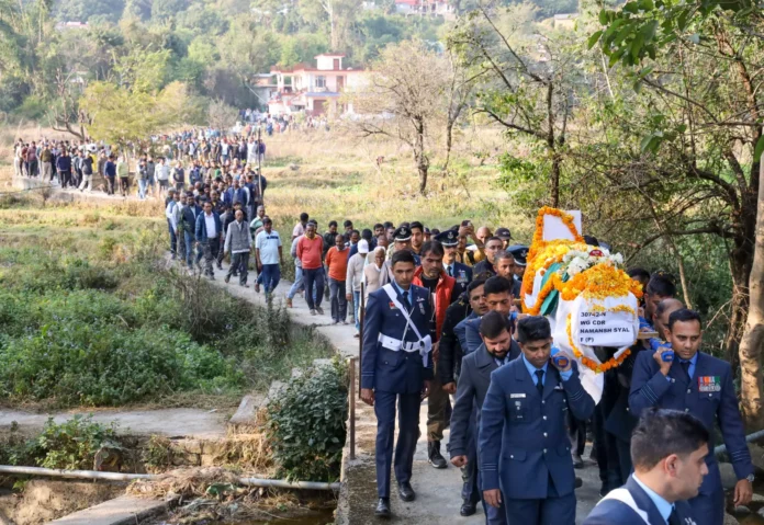 Wing Commander Namnash Syal का सैन्य सम्मान एक साथ किया अंतिम संस्कार, पत्नी अफशां भी विंग कमांडर आखों से झलक रहा था गर्व और गम