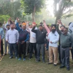 Workers' protest outside the municipal office on the 11th.
