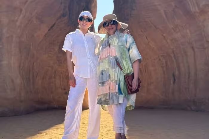 Sara Ali Khan Bold Bikini Look: सारा अली खान ने रेगिस्तान में लगाई आग! बोल्ड बिकिनी लुक में एक्ट्रेस ने बढ़ाया जलवा, इंटरनेट पर फैन्स हुए दीवाने