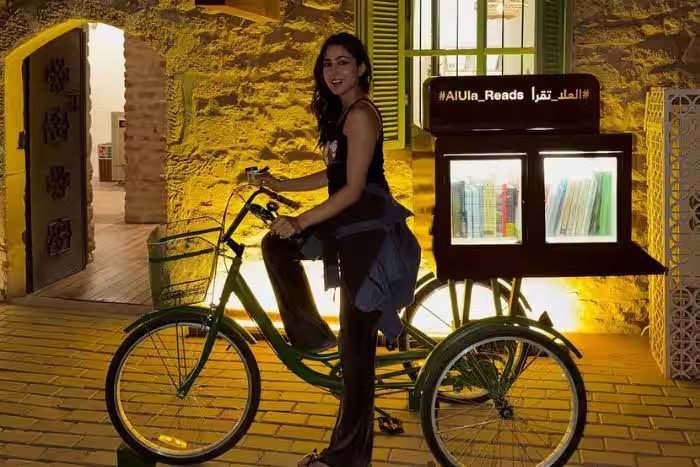 Sara Ali Khan Bold Bikini Look: सारा अली खान ने रेगिस्तान में लगाई आग! बोल्ड बिकिनी लुक में एक्ट्रेस ने बढ़ाया जलवा, इंटरनेट पर फैन्स हुए दीवाने