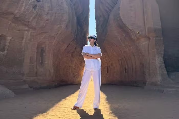 Sara Ali Khan Bold Bikini Look: सारा अली खान ने रेगिस्तान में लगाई आग! बोल्ड बिकिनी लुक में एक्ट्रेस ने बढ़ाया जलवा, इंटरनेट पर फैन्स हुए दीवाने