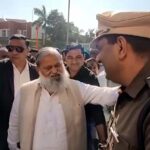 Ambala News : छेड़छाड़ के आरोपियों की परेड पर मंत्री अनिल विज ने एसएचओ की पीठ थपथपाई