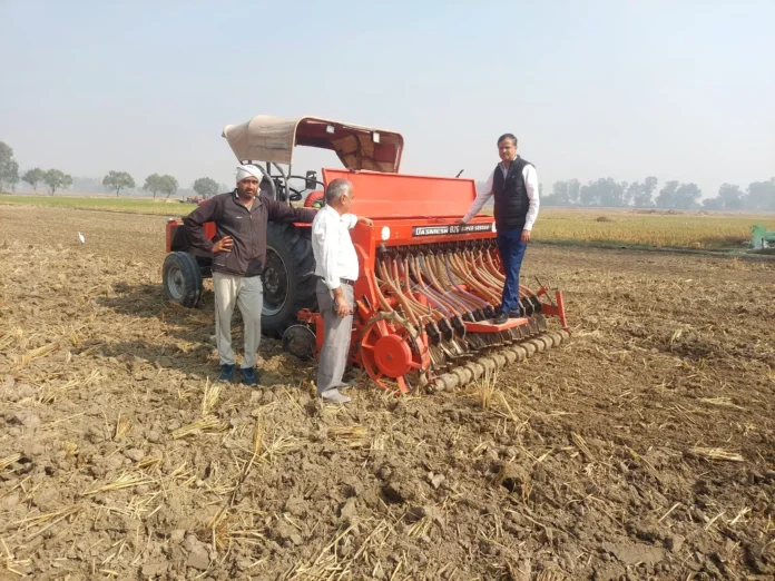 SDM made farmers aware about crop residue management Jind News : एसडीएम ने फसल अवशेष प्रबंधन को लेकर किसानों को किया जागरूक