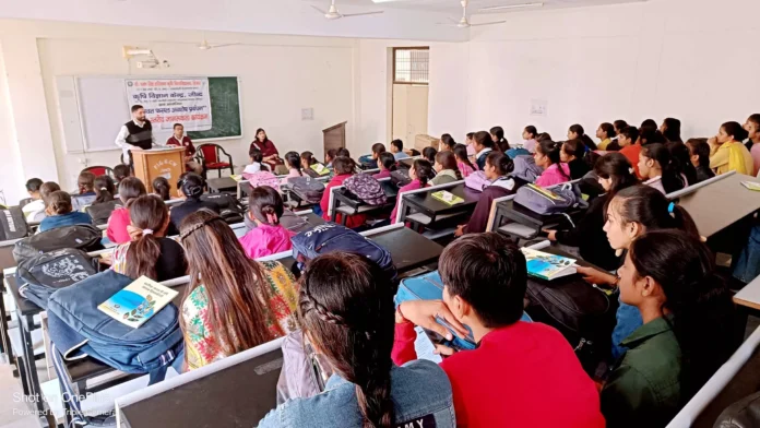 Student Awarness : पराली प्रबंधन के लिए विद्यार्थियों को किया जागरूक