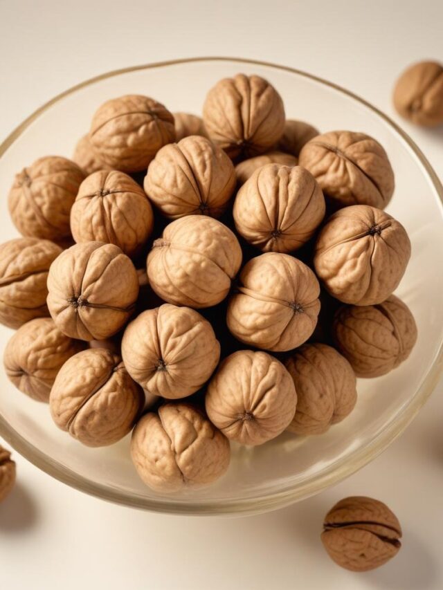 Eat Two Walnuts Daily: दिमाग से दिल तक होगा जबरदस्त फायदा