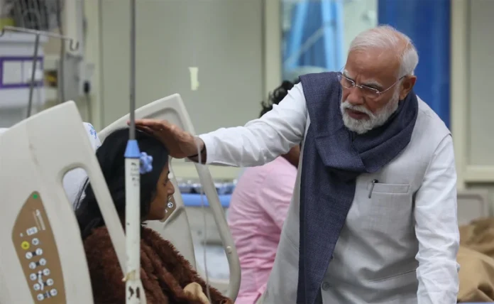 Delhi Blast: भूटान से लौटते ही घायलों से मिलने एलएनजेपी अस्पताल मिले पीएम मोदी Delhi Blast
