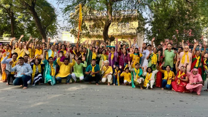 On Dev Deepawali, women lit ghee lamps in Vrindavan. Faridabad News : देव दीपावली पर वृन्दावन में महिलाओं ने जलाएं घी के दीपक