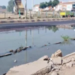 Jind News : सर्विस रोड के पानी निकासी के नाले से हाइवे पर भरने लगा गंदा पानी