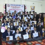 Faridabad News : विश्व भारती शिक्षा केंद्र का वार्षिक पुरस्कार वितरण समारोह