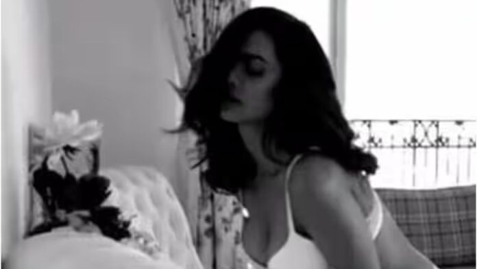 Esha Gupta Bold Scene: पहले शेफ, फिर सुपरबोल्ड स्टार! इमरान हाशमी के साथ डेब्यू में दिखाया हॉट अवतार