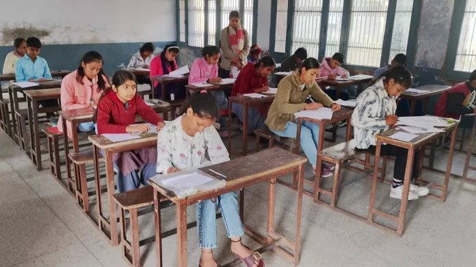 Scholarship Examination : नेशनल मींस मेरिट कम स्कॉलरशिप परीक्षा शांतिपूर्ण ढंग से संपन्न