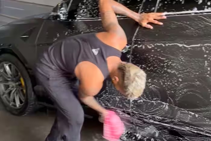 Hardik Pandya का हॉट अवतार! कभी कार वॉश तो कभी गर्लफ्रेंड संग पूल में ताबड़तोड़ रोमांस, पानी में लगाई आग