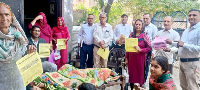 Jind News : स्वास्थ्यकर्मियों ने बुखार पीडि़तों की बनाई रक्त पट्टिकाएं