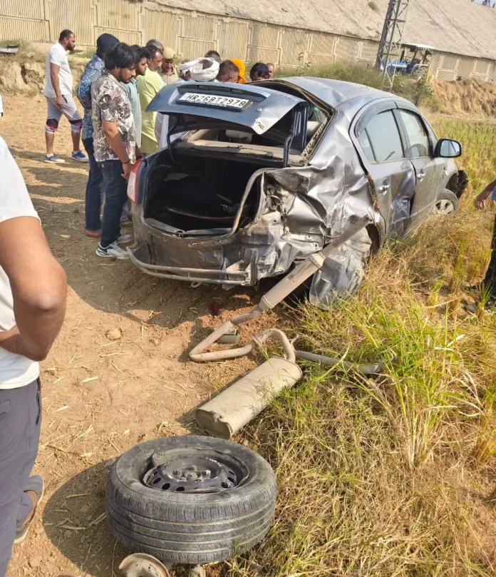 A car fell off the Green Field Highway, killing one woman and seriously injuring two others. Highway Accident : ग्रीन फिल्ड हाइवे से कार नीचे गिरी, एक महिला की मौत, दो गंभीर