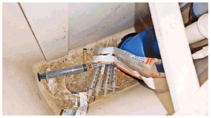 Karnal News : व्यवस्था पर सवाल ! करनाल कर्ण स्टेडियम के शौचालय में फिर मिले प्रतिबंधित इंजेक्शन और सिरिंज Karnal News : व्यवस्था पर सवाल ! करनाल कर्ण स्टेडियम के शौचालय में फिर मिले प्रतिबंधित इंजेक्शन और सिरिंज