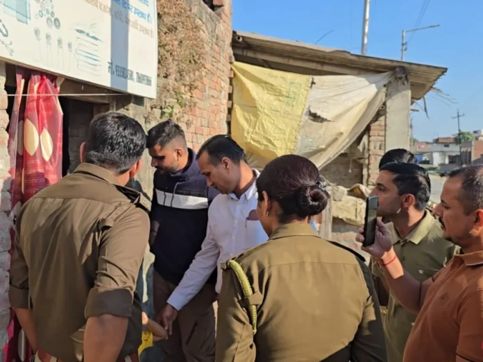 Suspected Terrorist Suhail: गुजरात एटीएस ने लखीमपुर खीरी में लगभग डेढ़ घंटे तक खंगाला घर Suspected Terrorist Suhail: गुजरात एटीएस ने लखीमपुर खीरी में लगभग डेढ़ घंटे तक खंगाला घर