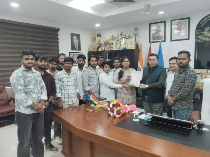 The Kisan Chhatra Ekta Sangathan Haryana submitted a memorandum to the Vice-Chancellor. Jind News : किसान छात्र एकता संगठन हरियाणा ने वीसी को सौंपा ज्ञापन