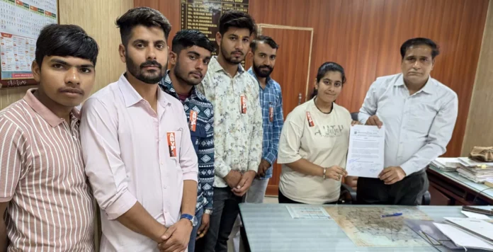 Jind News : एबीवीपी कार्यकर्ताओं ने डीसी कार्यालय में सौंपा ज्ञापन