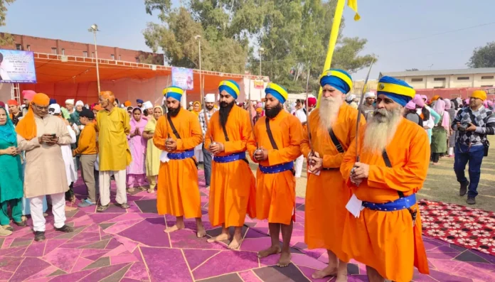 A grand Nagar Kirtan was organised on the occasion of the birth anniversary of Baba Banda Singh Bahadur. Jind News : बाबा बंदा सिंह बहादुर के प्रकाशोत्सव पर भव्य नगर कीर्तन का आयोजन