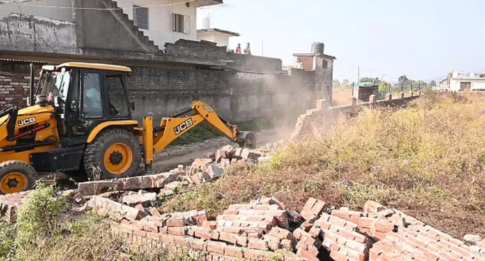 Panchkula News : तीन गांवों पर बुलडोज़र कार्रवाई, बड़ी मात्रा में अवैध कॉलोनियों और मकानों को किया ध्वस्त 