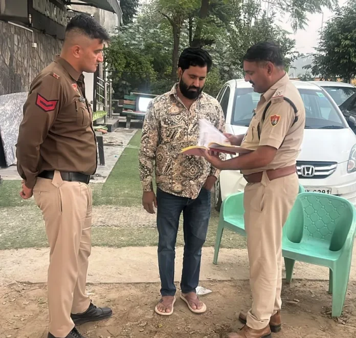 Faridabad Police is conducting intensive checking drive amid high alert; checking is being done by teams. Faridabad News : हाई अलर्ट के मध्य नजर फरीदाबाद पुलिस का सघन जांच अभियान , टीमों द्वारा की जा रही है चेकिंग