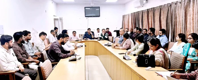 Jind News : नागरिक अस्पताल में चिकित्सकों ने काले बिल्ले लगा किया काम