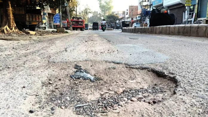 Rohtak Road has become a death trap. Jind News : रोहतक रोड बना मौत का रास्ता