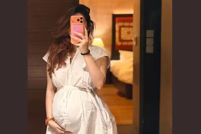 Sonarika Bhadoria Pregnancy: टीवी की पार्वती का ग्लैम प्रेग्नेंसी लुक वायरल! शॉर्ट स्कर्ट में बेबी बंप फ्लॉन्ट करते ही मच गई सनसनी