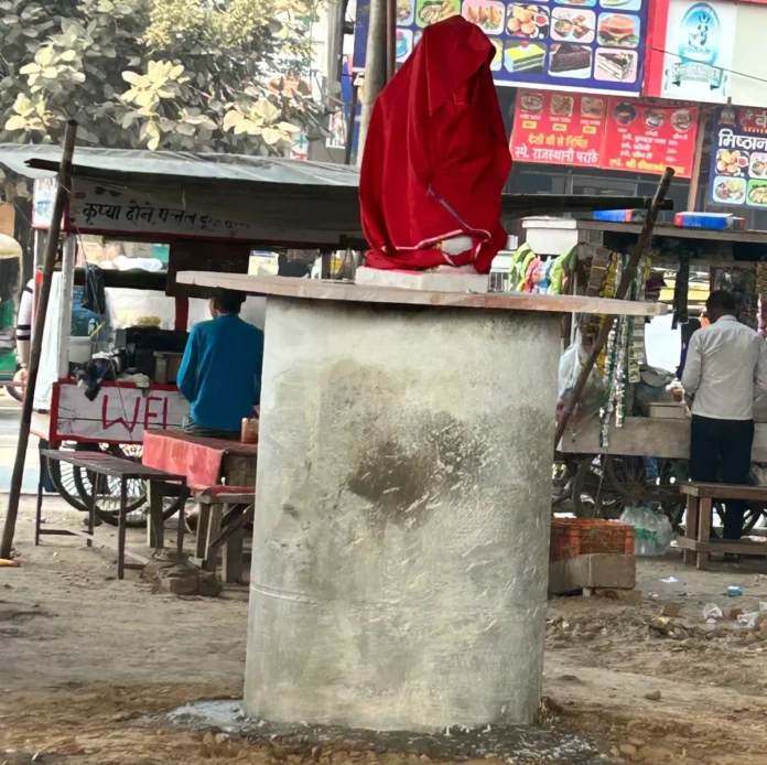 The idol of Lord Parshuram was installed overnight at Chowk Hodal. Palwal News : रातों रात भगवान परशुराम चौक होडल पर की प्रतिमा स्थापित