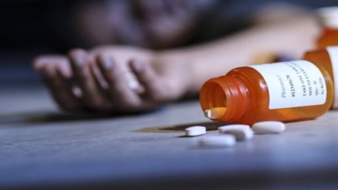 Young Man Committed Suicide : ज़मीनी विवाद के चलते एक युवक ने जहर निगलकर की आत्महत्या Young Man Committed Suicide : ज़मीनी विवाद के चलते एक युवक ने जहर निगलकर की आत्महत्या