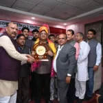 Youth Service Organization : युवा सेवा संगठन ने मेधावी छात्रों का किया सम्मान, मंत्री विपुल गोयल हुए शामिल