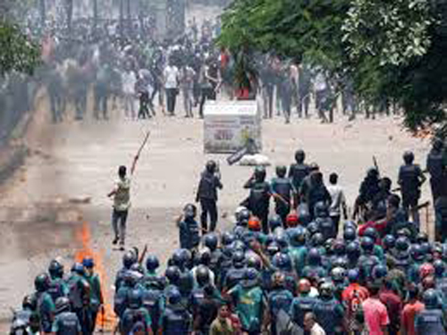 Bangladesh Protest : बांग्लादेश में उग्र प्रदर्शन, ढाका में सेना तैनात Bangladesh Protest : बांग्लादेश में उग्र प्रदर्शन, ढाका में सेना तैनात
