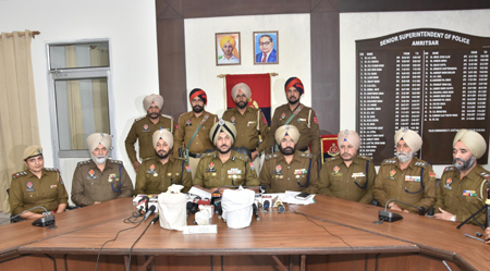Amritsar Crime News : 4 किलोग्राम आईसीई, 1 किलोग्राम हेरोइन सहित तीन गिरफ्तार Amritsar Crime News : 4 किलोग्राम आईसीई, 1 किलोग्राम हेरोइन सहित तीन गिरफ्तार