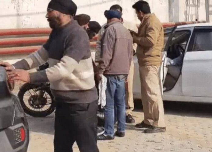 Karnal News : फैक्टरी मालिक लगाया फंदा, महिला कर्मचारी के नाम पर लिया था 13 लाख का लोन Karnal News : फैक्टरी मालिक लगाया फंदा, महिला कर्मचारी के नाम पर लिया था 13 लाख का लोन