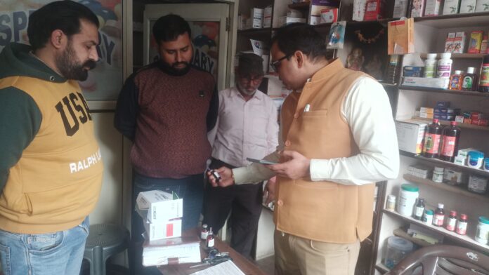 Panipat News : पानीपत जिला ड्रग्स कंट्रोल टीम ने चार मेडिकल स्टोर पर की छापेमारी, मचा हड़कंप