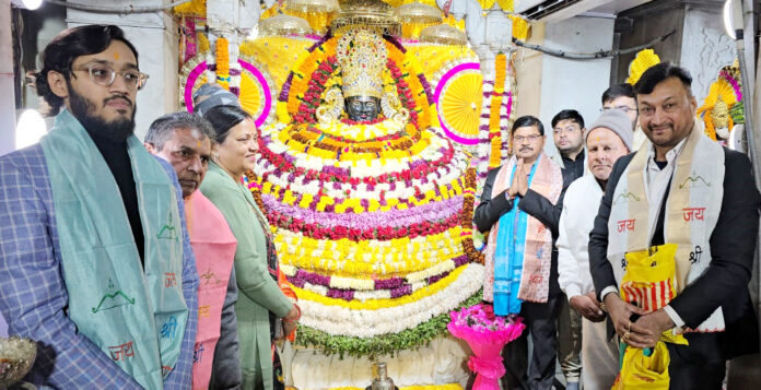 Chulkana Dham में श्याम बाबा के दर्शन करने पहुंचे ओडिशा से राज्यसभा सांसद निरंजन बिशि व सांसद सुलता देव Chulkana Dham में श्याम बाबा के दर्शन करने पहुंचे ओडिशा से राज्यसभा सांसद निरंजन बिशि व सांसद सुलता देव