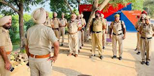 Chandigarh Breaking News : पंजाब पुलिस ने सील की प्रदेश की सीमाएं Chandigarh Breaking News : पंजाब पुलिस ने सील की प्रदेश की सीमाएं