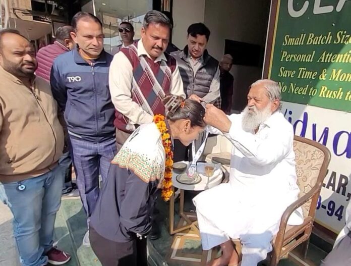 Ambala News : चाय वाले की बेटी अंजलि ने अंतरराष्ट्रीय बास्केटबॉल स्पर्धा में जीता रजत पदक
