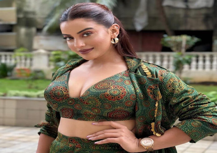 Akshara Singh: जानें इस भोजपुरी अभिनेत्री ने कथावाचक इंद्रेश उपाध्याय से क्यों मांगी माफी Akshara Singh