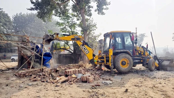 Bulldozers were used on the constructions made by two miscreants after occupying Badshahpur. Bulldozers were used on the constructions made by two miscreants after occupying Badshahpur.
