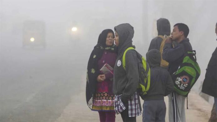 Delhi Weather: दिल्ली में तेज हवाओं ने बढ़ाई ठिठुरन, 5 डिग्री पर पहुंचा न्यूनतम तापमान