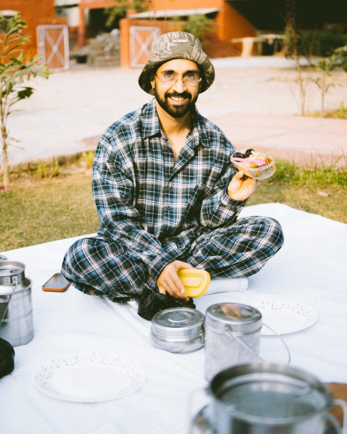 Diljit Dosanjh के मिनी व्लॉग फैंस को खूब लुभा रहे, पंजाब में अपकमिंग फिल्म की शूटिंग कर रहे हैं दिलजीत Diljit Dosanjh के मिनी व्लॉग फैंस को खूब लुभा रहे, पंजाब में अपकमिंग फिल्म की शूटिंग कर रहे हैं दिलजीत