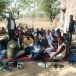 Electricity workers protested against the online transfer policy in the electricity department.